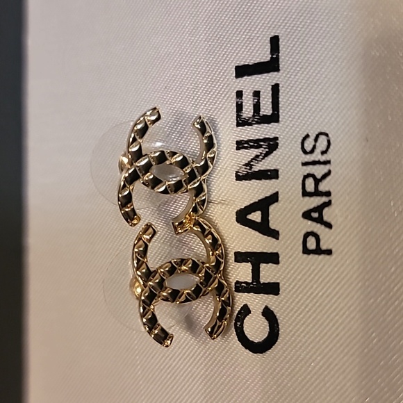 Chanel vintage Gold plated Earrings 0.5 inch - Picture 2 of 6